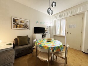 TV - 3 rooms 4 beds Conchiglia area. Il Gabbiano-Rif. Il gabbiano (San Vincenzo)
