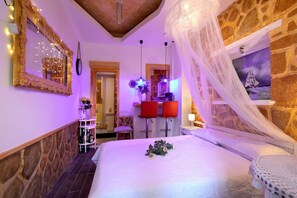 1 bedroom, desk, free WiFi, bed sheets - Alley studio 1 by Frangki (Egina)