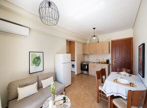 Interior - Casa Vardani 3 Modern Central Apartment (Lefkada)