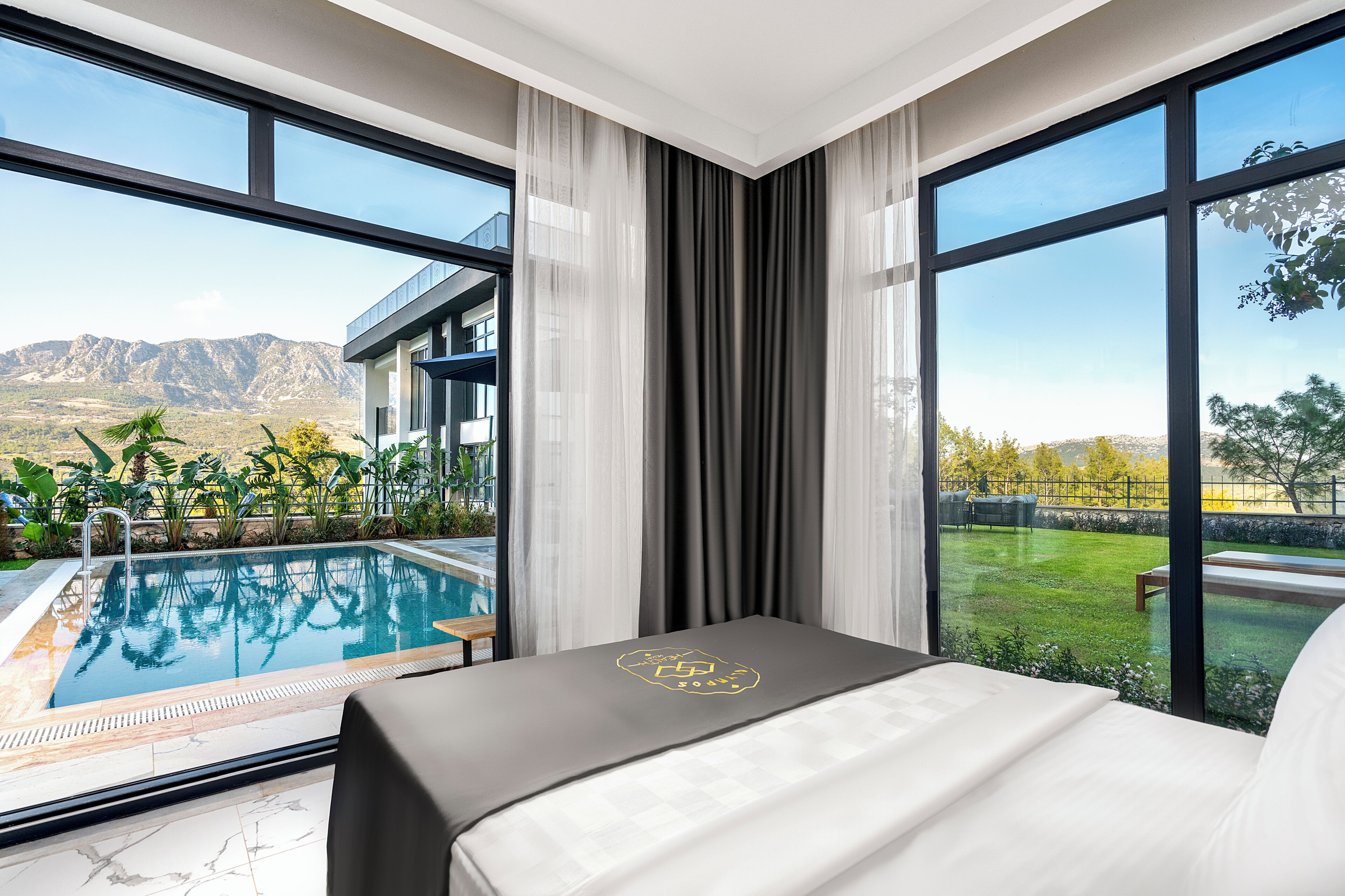 Villa Premium, vistas al jardín | Minibar con artículos gratuitos, caja fuerte, decoración individual