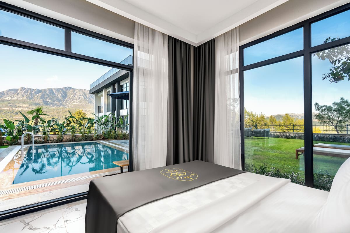 Premium Villa, Garden View | Free minibar, in-room safe, individually decorated