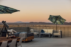 Terrace/patio - • Luxury Joshua Tree retreat near Joshua Tree National Park (Joshua Tree)