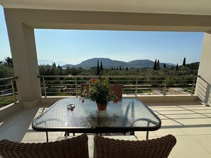 Outdoor dining - Suite 6 - Elpida Luxury Suites (Nydri)