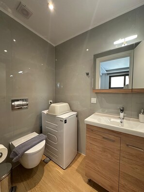 Hair dryer, towels - Studio 7 - Elpida Luxury Suites (Nydri)