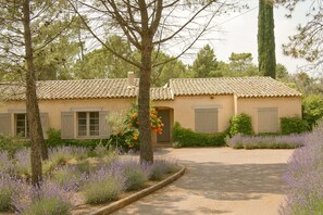 Unclassified image, 5 of 7, button - Vrbo Property (Le Muy)