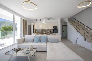 TV - Villa Cristina Lefkada (Nydri)