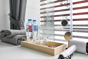 Deluxe Double Room, River View | City view