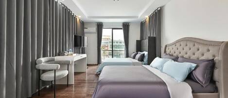 Family Room, River View