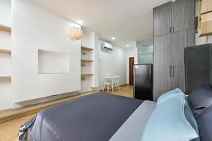 Phòng đôi Deluxe, quang cảnh sông | Minibar, bàn, truy cập Internet không dây miễn phí, bộ trải giường 