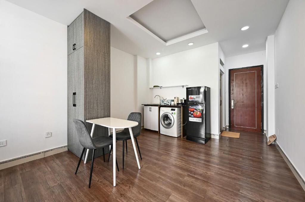 Suite, River View | Bathroom | Shower, hair dryer, towels