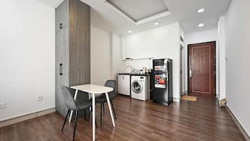 Suite, River View | Bathroom | Shower, hair dryer, towels