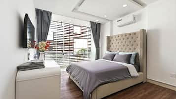 Suite, River View | Minibar, desk, free WiFi, bed sheets