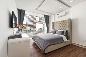 ห้องสวีท, วิวแม่น้ำ | มินิบาร์, โต๊ะทำงาน, Wi-Fi ฟรี, ผ้าปูที่นอน
