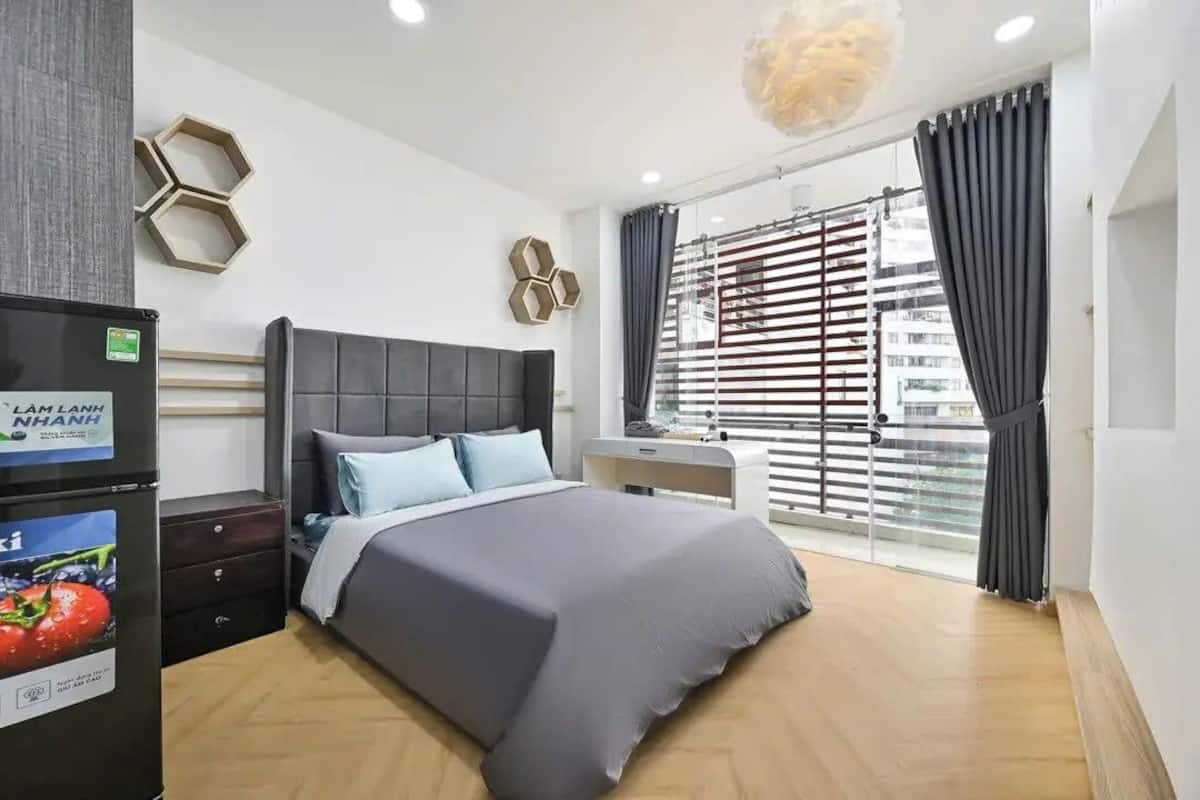 Deluxe Double Room, River View | Minibar, desk, WiFi (free), bed sheets