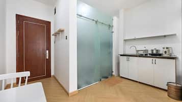 Deluxe Double Room, River View | Interior