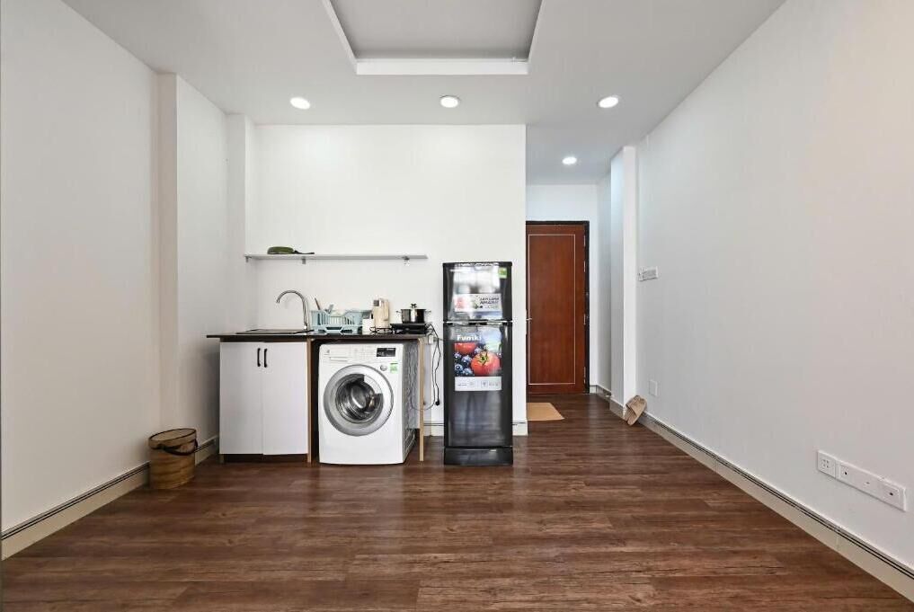 Suite, River View | Private kitchen | Fridge, cookware/dishes/utensils