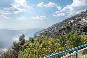 Property grounds - Casa Pino with Sea View, Balcony, and Wi-Fi (Furore)
