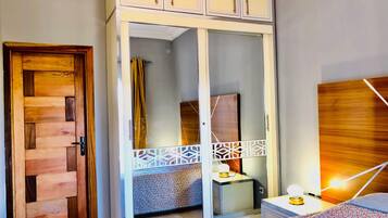 2 chambres, fer et planche à repasser, Wi-Fi, draps fournis