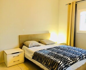 Bügeleisen/Bügelbrett, WLAN, Bettwäsche