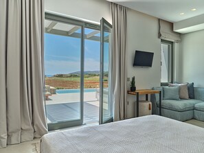 6 bedrooms, desk, iron/ironing board, travel cot - Luxury Villa Serenely (Dryos)