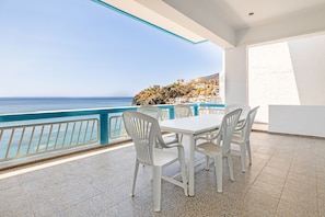Outdoor dining - The Libyan Coast | HOUSE 1 (Tris Ekklisies)