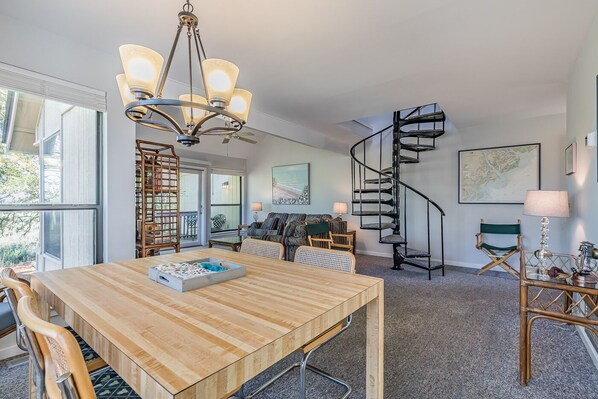 Interior - Pet Friendly, golf cart included, club cards available - 209 Tennis Villa (Fripp Island)