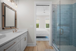 Shower, towels - Lagoon View, Golf Cart Included - 215 Deer Run (Fripp Island)