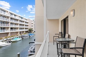 Outdoor dining - Wight Bay 254 by Seaside Vacations & Sales (Ocean City)