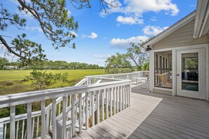 Terrace/patio - Gorgeous Sunsets and Marsh Views, Pet Friendly, Golf Cart Included (Fripp Island)