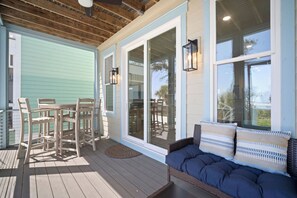 Outdoor dining - Gorgeous Ocean & Sunset Views, Private Beach, Golf Cart Included -  29 Veranda Beach (Fripp Island)