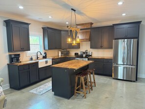 Unclassified image, 4 of 21, button - Enjoy the Country!  Relax & Unwind with this beautiful 2 BR house in Crane Hill (Crane Hill)