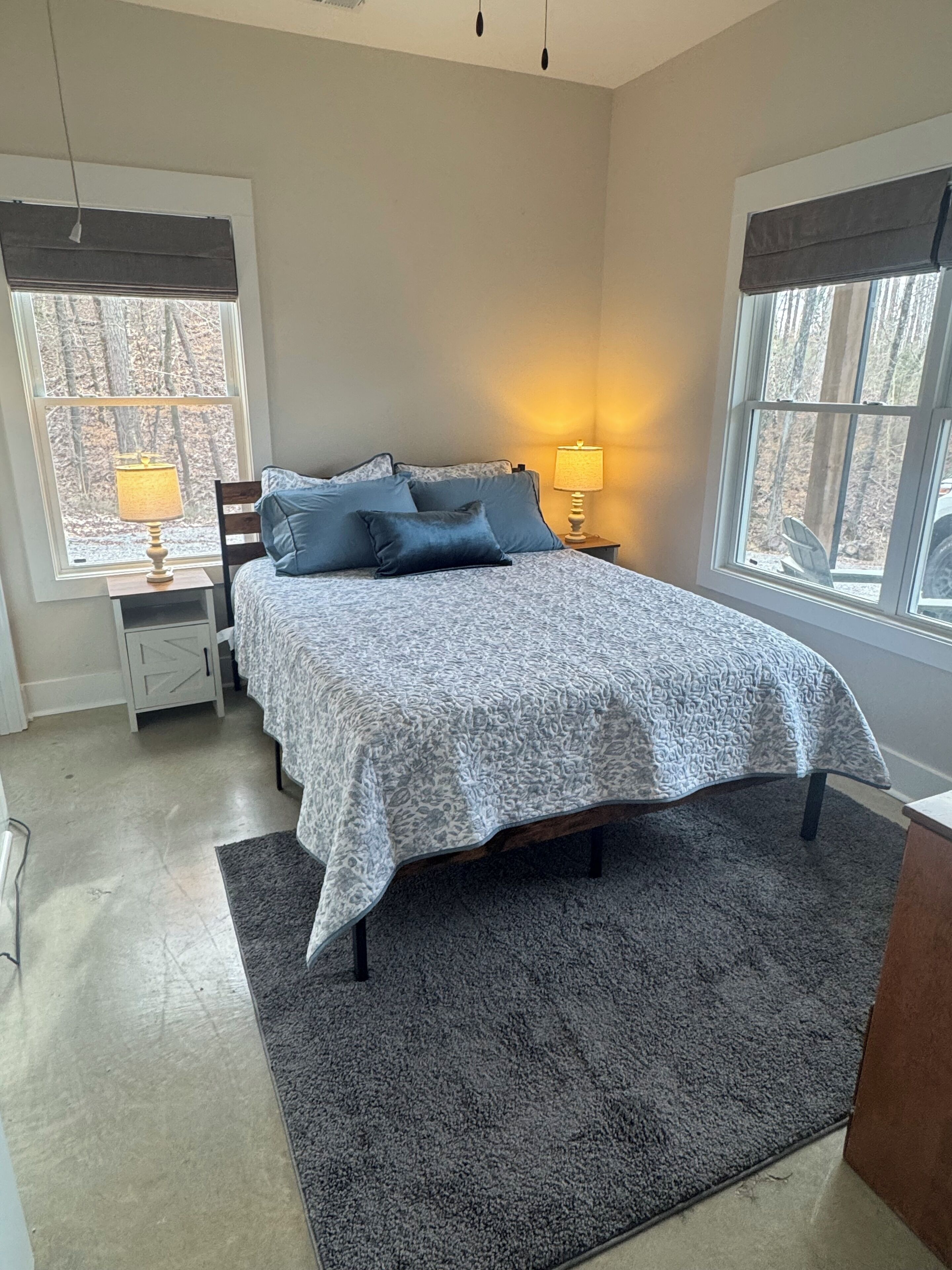 2 bedrooms, internet, bed sheets
