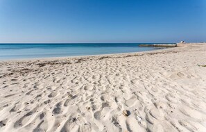 Beach - 'Corallo' Room with Shared Garden, Wi-Fi and Air Conditioning (Leverano)