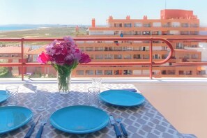Outdoor dining - Comfortable studio, Santa Margarida, Roses (Roses)