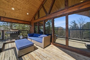 Terrace/patio - Relaxing Cabin Hot Tub Game Room Near Attractions (Sevierville)