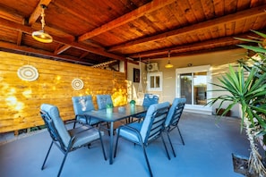 Outdoor dining - Ionian Serenity House II (Zakinthos)