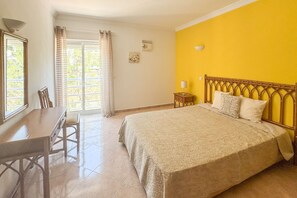 2 bedrooms, iron/ironing board, bed sheets - Central Old Town Albufeira Apartment (Albufeira)