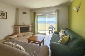 TV, fireplace - Central Old Town Albufeira Apartment (Albufeira)