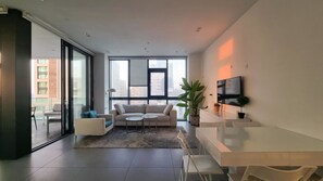 TV, offices - Hayarkon Royal in Tel Aviv-Yafo (Tel Aviv-Yafo)