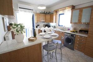 Fridge, oven, dishwasher, coffee/tea maker - Angie's Serenity Apartment (Vathi)