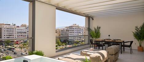 屋外ダイニングエリア