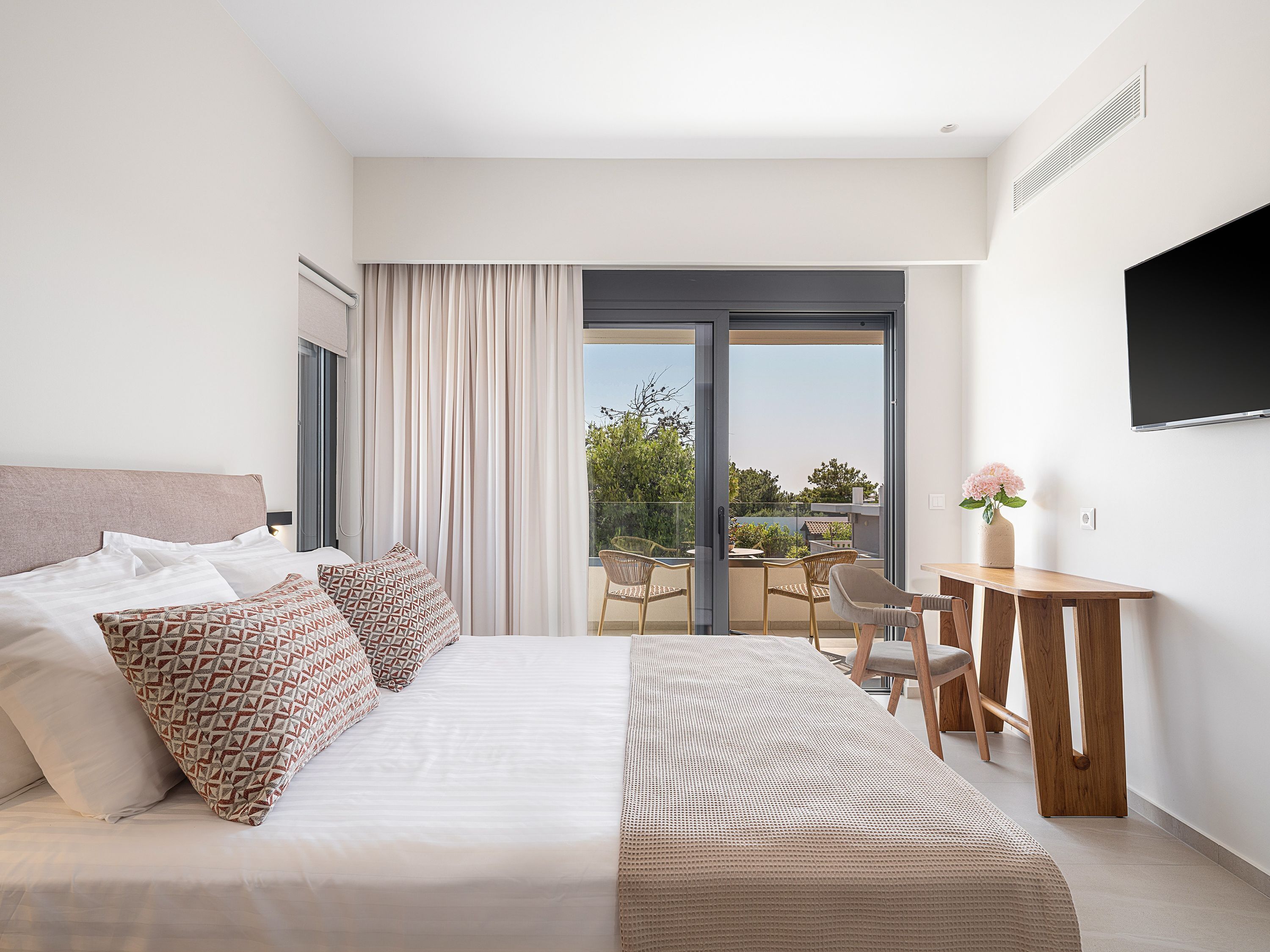 4 bedrooms, iron/ironing board, travel crib, WiFi (free)