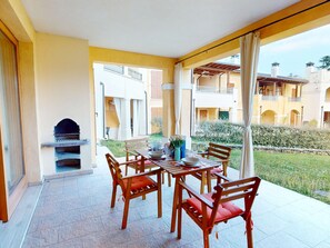 Outdoor dining - Sakura House By Bookinggardalake (Manerba del Garda)