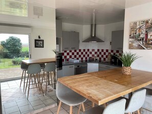 Private kitchen - Quiet house with heated indoor pool (Martainneville)