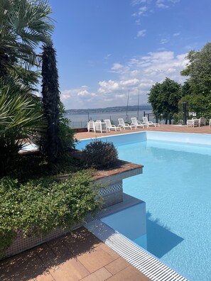 Pool - Sirmio Green Shore By Bookinggardalake (Sirmione)