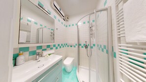 Shower, hair dryer, towels - Sirmio Green Shore By Bookinggardalake (Sirmione)