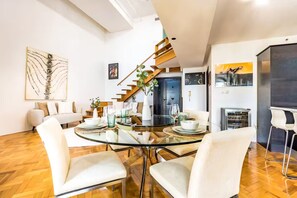 Dining - Rare Loft-Style 1BR - Walk to Beach - Marina Views (Dubai)