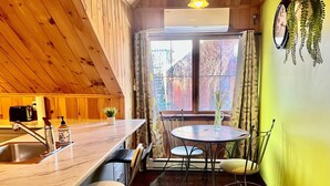 Dining - Charming apartment in heritage home (Sherbrooke)