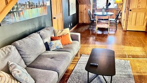 Smart TV - Charming apartment in heritage home (Sherbrooke)