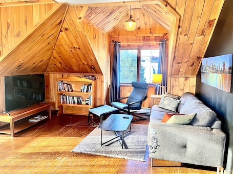 Smart TV. Charming apartment in heritage home